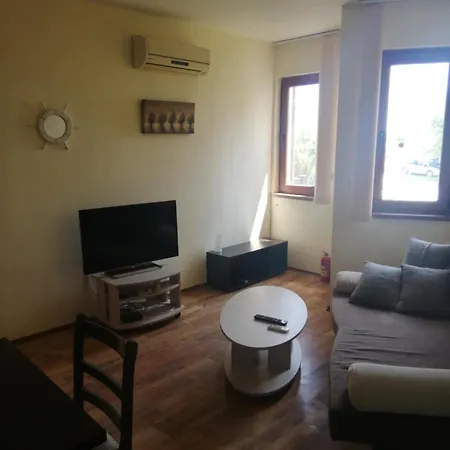 아파트 Oasis Kamchia